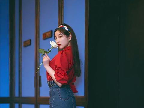 【色图】送她一朵白玫瑰花