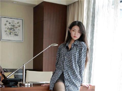 【色图】年方廿的上海小嫩模办公室黑丝露美臀长腿撩人写真 - 苏雨彤