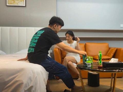 【视频】粉丝万众期待良家，婚纱女返场，眉目含情耳鬓厮磨，翘臀美乳