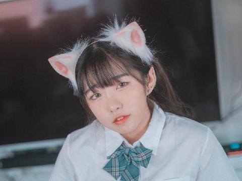 【情色美图】猫耳娘校服-Plug me in