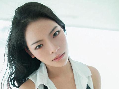 【色图】马楠楠呼之欲出的双峰和丁字裤内的美尻