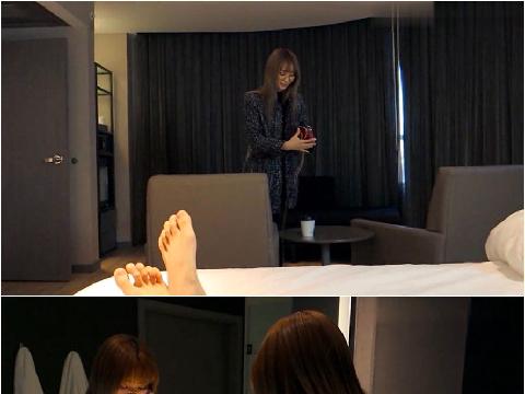 【视频】幽会极品眼镜外围女，专业的就是不壹样，进门迟到了先道歉，干到服气
