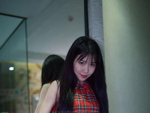 【色图】半带娇羞的高颜值国模美少女酒店大开脚翻毛穴 - 龙馨