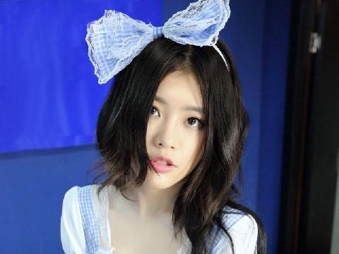 【色图】国内年轻白嫩小车模大尺度翻毛穴至淫水洋溢 - 子萱