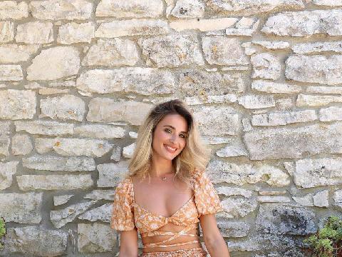 【色图】高佻健美的乡间洋少妇户外大胆脱衣清晰露全相 - Cara Mell