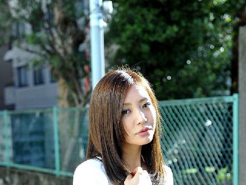 【色图】日本俏丽 OL 在办公室大尺度开脚露骚逼写真 - 仓木みお