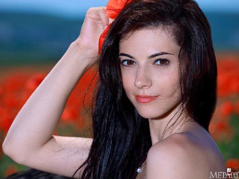 【色图】花海中迷人的年轻姑娘ALEKSANDRINA