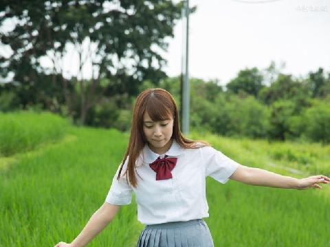【色图】日本丰满可爱学生妹家居勾人脱衣秀 - 初川南