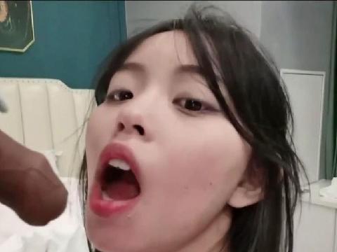 【视频】22岁三甲医院小护士，完美露脸，极品一线天粉穴，操肿流血