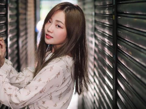 【小说】爱穿丝袜的蜜桃臀教授美母