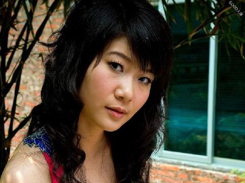 【色图】丰满国模妮萍超大尺度掰屄、尿尿和自慰私拍人体