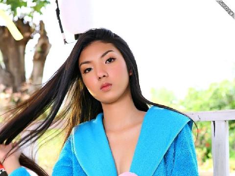 【色图】日本美女LEE PAI PAI凉亭睡袍人体