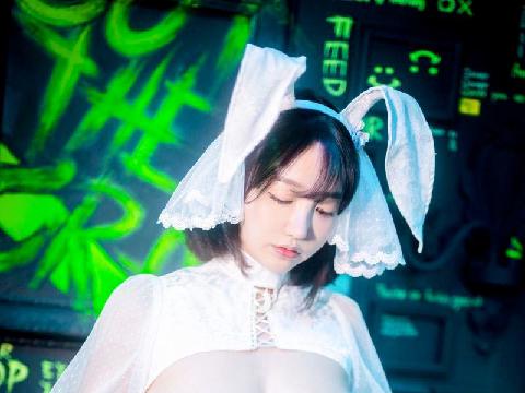 【色图】韩国小妹손예은(孙乐乐)，罩不住的巨乳，好有亲和力