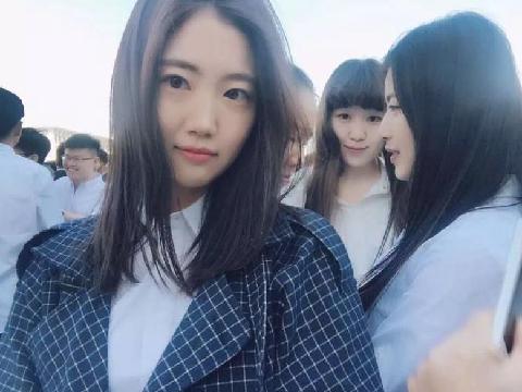 【视频】真实迷操系列流出-高颜值空姐生活照仙气飘飘，脱光后叉开双腿露出私密羞处任意玩弄