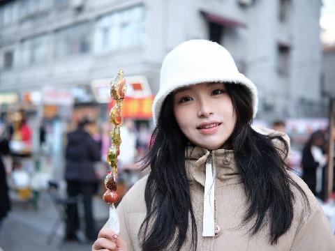 【视频】原档泄密 大奶人妻少妇露脸性爱自拍 细腰大白屁股後入利器
