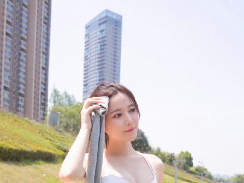 【色图】练完瑜伽后洗澡，鱼子酱身材逆天，给人以极美的享受