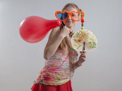 【色图】稀有套图 嫩妹Catalina 张开粉红毛穴