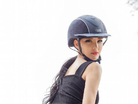 【色图】靓丽性感的年轻女骑士