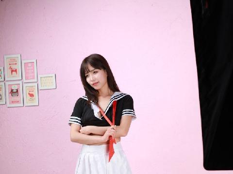 【色图】在沙发上开脚挺臀露鲍的韩国艺能界美熟女 