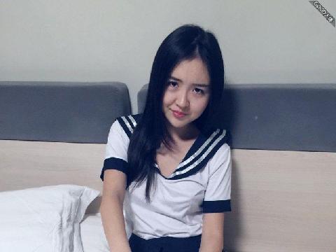 【情色美图】无毛少女多多超大尺度私拍学生装人体