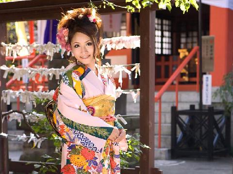 穿和服的美艳小寡妇