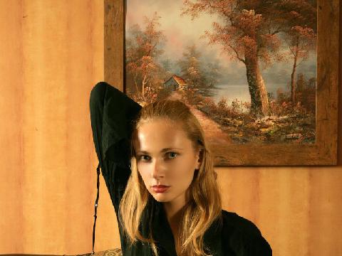 【色图】Olya - 藏在屋子里的娇嫩美人