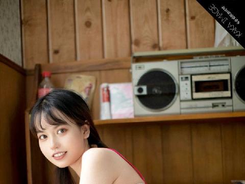 【色图】皮肤白皙稚嫩、还带点混血感的姑娘脱光拍高清露奶照