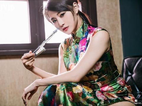 【色图】妖艳乳神乐乐的旗袍诱惑写真 
