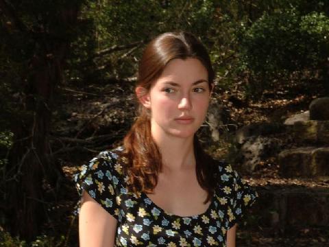 【色图】一个清丽脱俗洋少女不经意的露毛鲍野外写真  Josie