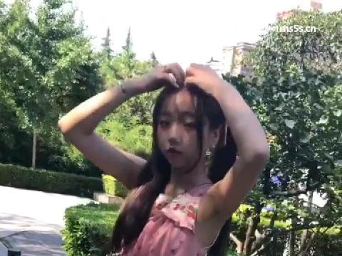 【视频】蛮可爱的萝莉公园露出街边全裸热舞