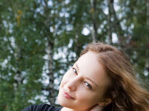【色图】拥有天然乳房的少女 Nikia A 全裸炫耀她火辣的屁股和剃光的小穴