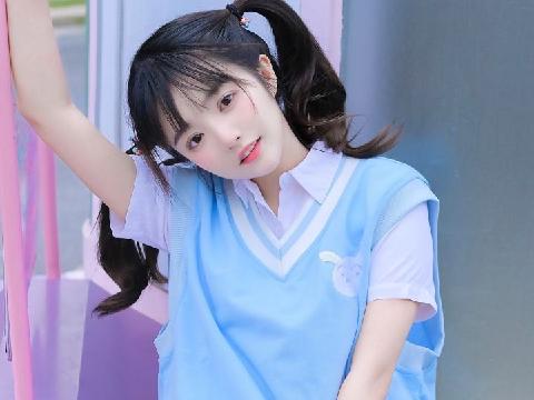 【小说】末世大佬一手抓枪一手抓奶