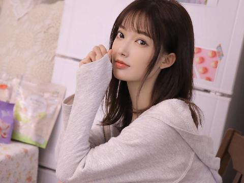 【小说】偷窥女神女友被人干