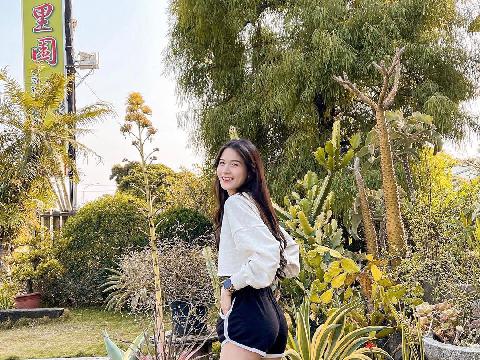 【色图】展现自己好身材的妹子 婉甄 正面背面都辣到受不了