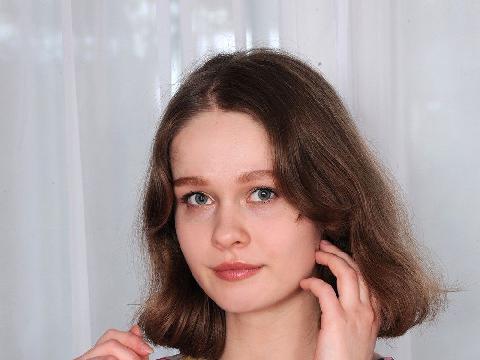 【色图】大学妹子有一对完美巨乳，粉红乳晕让人头晕