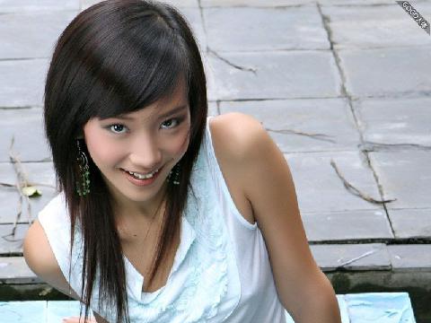 【色图】泳池里的美屄少女LOLITA CHENG