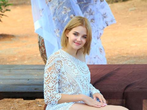 【色图】晶莹可爱俄国粉嫩小妖精大尺度露逼写真集 - Chanel Fenn