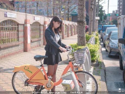 【色图】粉嫩美屄台模超大尺度掰屄人体
