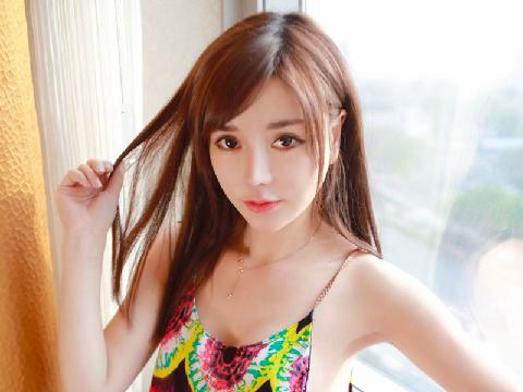 【色图】90后北京高颜值性感美模大胆脱光吃蕉漏逼写真 - 韩子萱