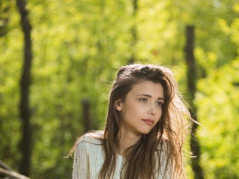 【色图】美女MILLAD徒步登山旅行